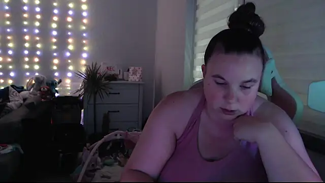 AureliaWinter online show from 08/04/26, 11:37