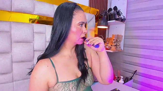 bigass monic online show from 04/10/26, 03:02