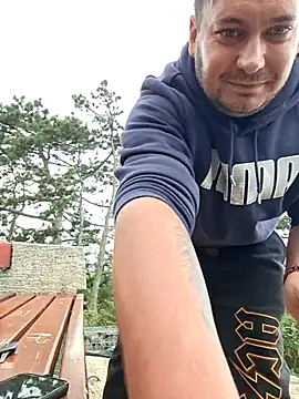 Snapshot of nemes2 chatting on 10/11/25, 11:55 nemes2 online show from 10/11/25, 11:55