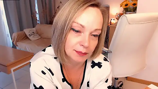 Tilly Eliot online show from 03/15/26, 08:16