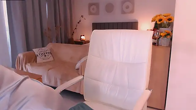 Tilly Eliot online show from 01/12/26, 08:15