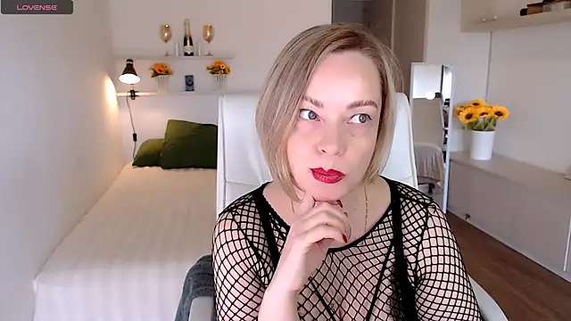 Tilly Eliot online show from 09/16/25, 07:59