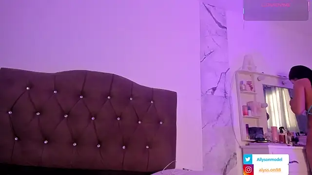 alysson 18 online show from 04/13/26, 02:10