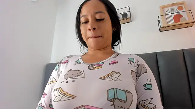 MaraOwen  online show from 05/25/26, 12:15