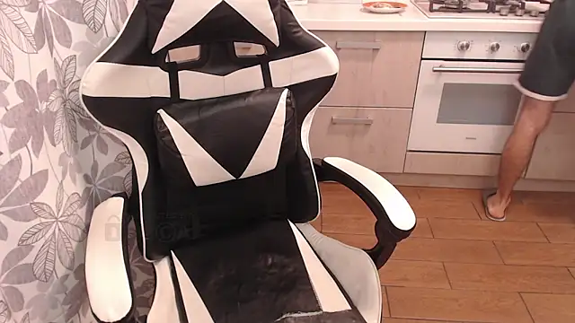 Snapshot of Mandarin4ks chatting on 03/27/26, 11:00 Mandarin4ks online show from 03/27/26, 11:00