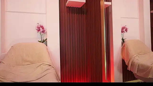 Snapshot of MaddyWattson chatting on 10/20/25, 11:44 MaddyWattson online show from 10/20/25, 11:44