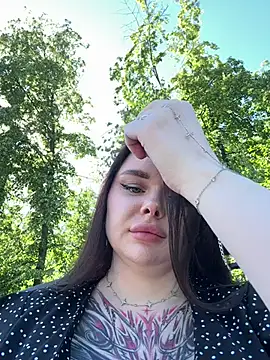 MommyDimitrescu  online show from 06/19/26, 09:26