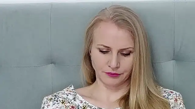 Snapshot of K__Adrienne chatting on 03/02/25, 09:10 K  Adrienne online show from 03/02/25, 09:10