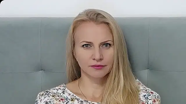 Snapshot of K__Adrienne chatting on 09/30/25, 04:40 K  Adrienne online show from 09/30/25, 04:40