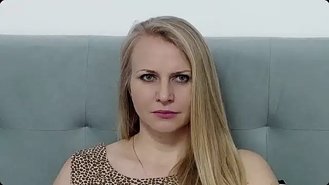 Snapshot of K__Adrienne chatting on 01/11/25, 09:04 K  Adrienne online show from 01/11/25, 09:04