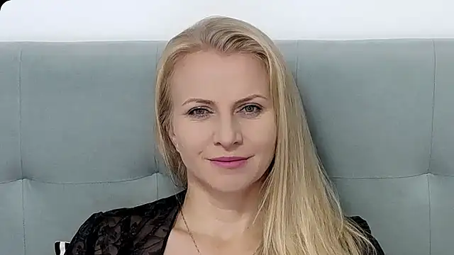 Snapshot of K__Adrienne chatting on 10/03/25, 05:09 K  Adrienne online show from 10/03/25, 05:09