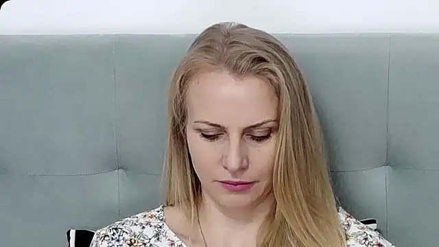 K  Adrienne online show from 05/04/26, 08:50