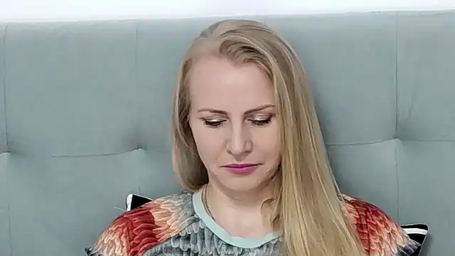 Snapshot of K__Adrienne chatting on 03/17/25, 06:07 K  Adrienne online show from 03/17/25, 06:07