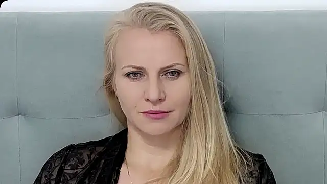 Snapshot of K__Adrienne chatting on 10/04/25, 05:31 K  Adrienne online show from 10/04/25, 05:31