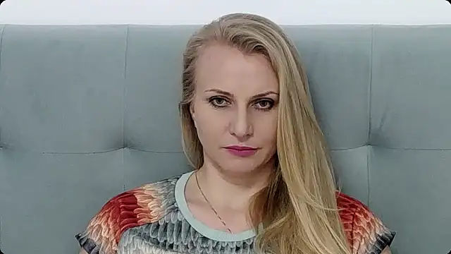 Snapshot of K__Adrienne chatting on 12/08/24, 09:35 K  Adrienne online show from 12/08/24, 09:35