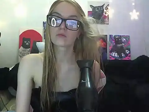 SecretSophia online show from 11/04/25, 04:44