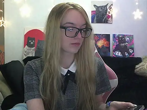 SecretSophia online show from 11/12/25, 05:39