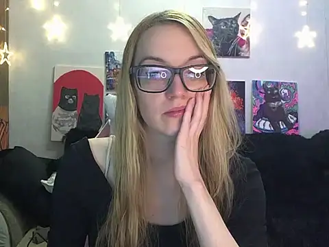 SecretSophia online show from 12/04/25, 01:54