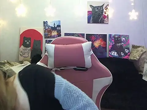 SecretSophia online show from 10/31/25, 01:08