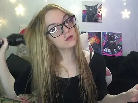 SecretSophia online show from 11/07/25, 04:22