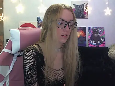 SecretSophia online show from 11/10/25, 05:51