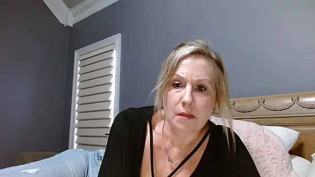 Lisaisluscious online show from 10/08/25, 01:34