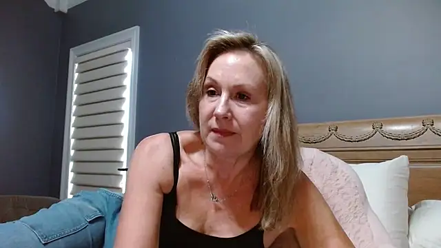 Lisaisluscious online show from 09/22/25, 02:23