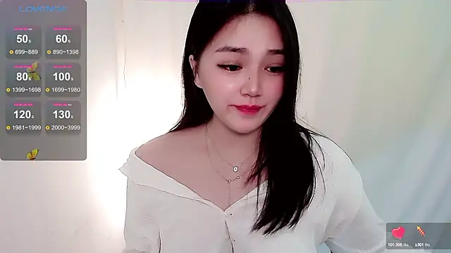 Snapshot of small_Eva chatting on 12/01/24, 04:34 small Eva online show from 12/01/24, 04:34