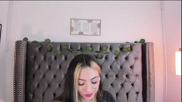 Snapshot of Kim_Blane chatting on 03/15/25, 04:13 Kim Blane online show from 03/15/25, 04:13