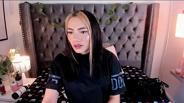 Snapshot of Kim_Blane chatting on 02/02/25, 02:59 Kim Blane online show from 02/02/25, 02:59