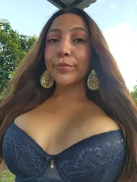 VickyHoult online show from 11/06/25, 10:03