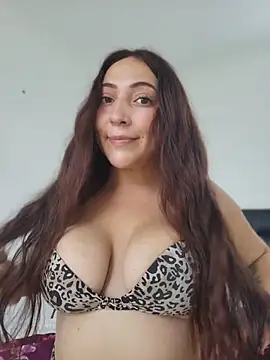 VickyHoult online show from 05/17/26, 07:36