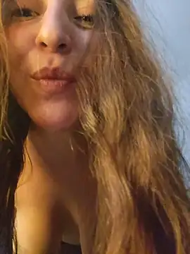 VickyHoult online show from 11/28/25, 10:43