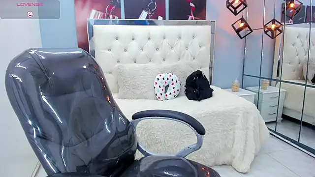 pearl weet online show from 11/28/25, 05:35