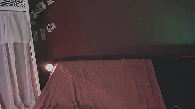 Snapshot of juby_yuby chatting on 10/24/25, 01:43 juby yuby online show from 10/24/25, 01:43