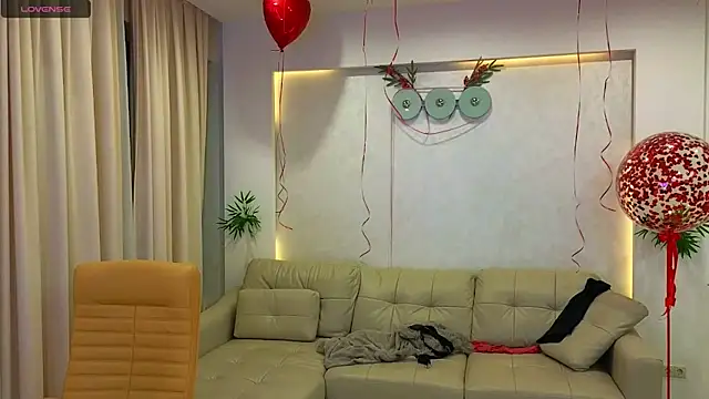 Snapshot of Rabbits_couplee chatting on 02/05/25, 12:42 Rabbits couplee online show from 02/05/25, 12:42