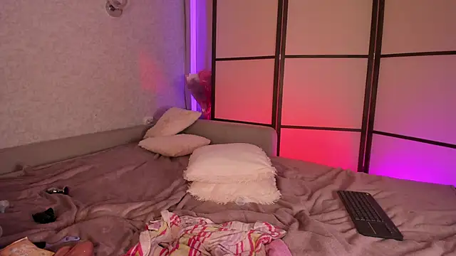 Snapshot of Kitty_Ricky chatting on 03/20/25, 04:42 Kitty Ricky online show from 03/20/25, 04:42