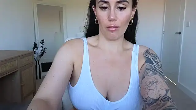 Snapshot of LibbyLoveHeartx chatting on 04/18/26, 07:54 LibbyLoveHeartx online show from 04/18/26, 07:54