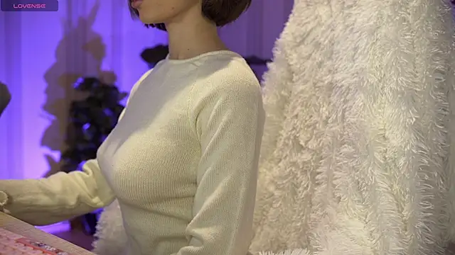 Danielle Thomas online show from 12/14/24, 06:02