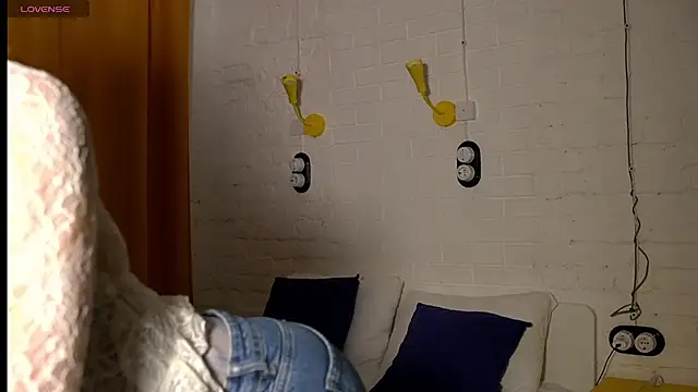 Danielle Thomas online show from 11/15/25, 09:19