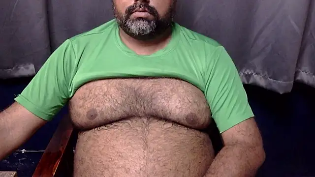 Snapshot of hairysubcub_70 chatting on 07/10/26, 04:23 hairysubcub 70 online show from 07/10/26, 04:23