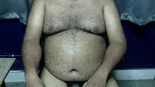 Snapshot of hairysubcub_70 chatting on 06/20/26, 06:35 hairysubcub 70 online show from 06/20/26, 06:35