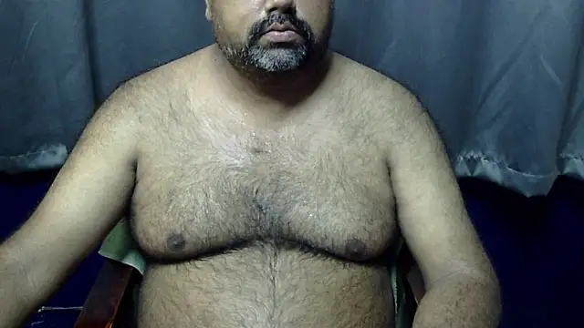 Snapshot of hairysubcub_70 chatting on 06/25/26, 04:21 hairysubcub 70 online show from 06/25/26, 04:21