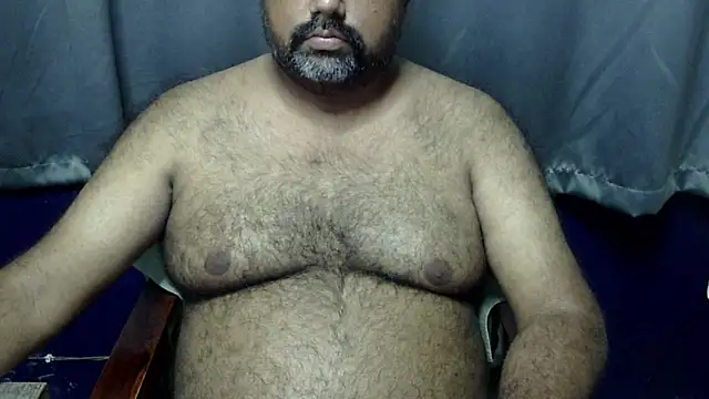 Snapshot of hairysubcub_70 chatting on 06/29/26, 10:48 hairysubcub 70 online show from 06/29/26, 10:48