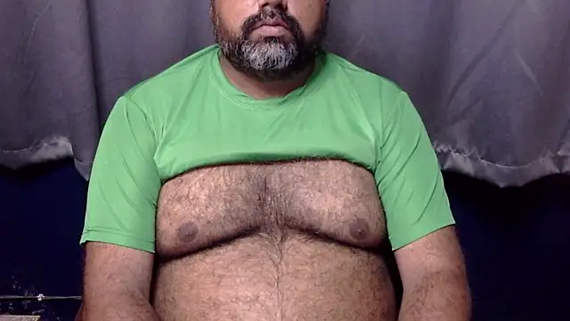 Snapshot of hairysubcub_70 chatting on 07/13/26, 04:01 hairysubcub 70 online show from 07/13/26, 04:01
