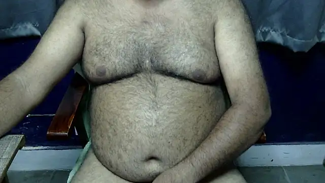 Snapshot of hairysubcub_70 chatting on 06/17/26, 06:24 hairysubcub 70 online show from 06/17/26, 06:24