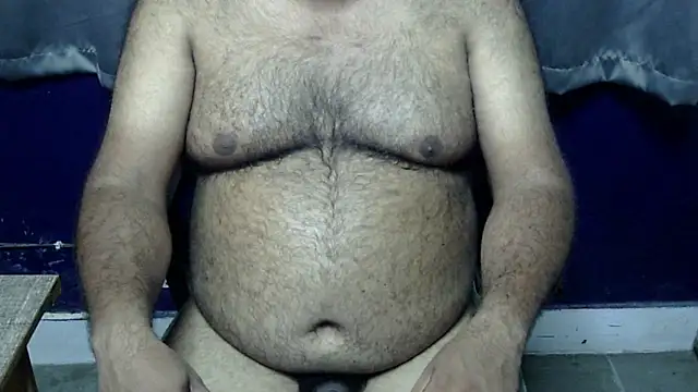 Snapshot of hairysubcub_70 chatting on 06/01/26, 06:13 hairysubcub 70 online show from 06/01/26, 06:13