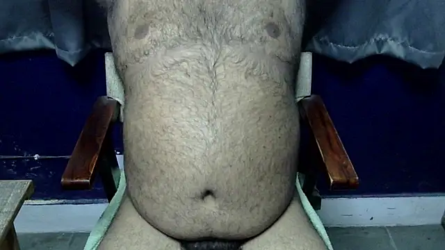 Snapshot of hairysubcub_70 chatting on 06/10/26, 06:03 hairysubcub 70 online show from 06/10/26, 06:03