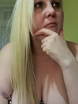 Snapshot of Mayci1984 chatting on 03/15/25, 09:49 Mayci1984 online show from 03/15/25, 09:49