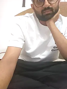 Snapshot of love4shownude chatting on 03/15/26, 05:20 love4shownude online show from 03/15/26, 05:20